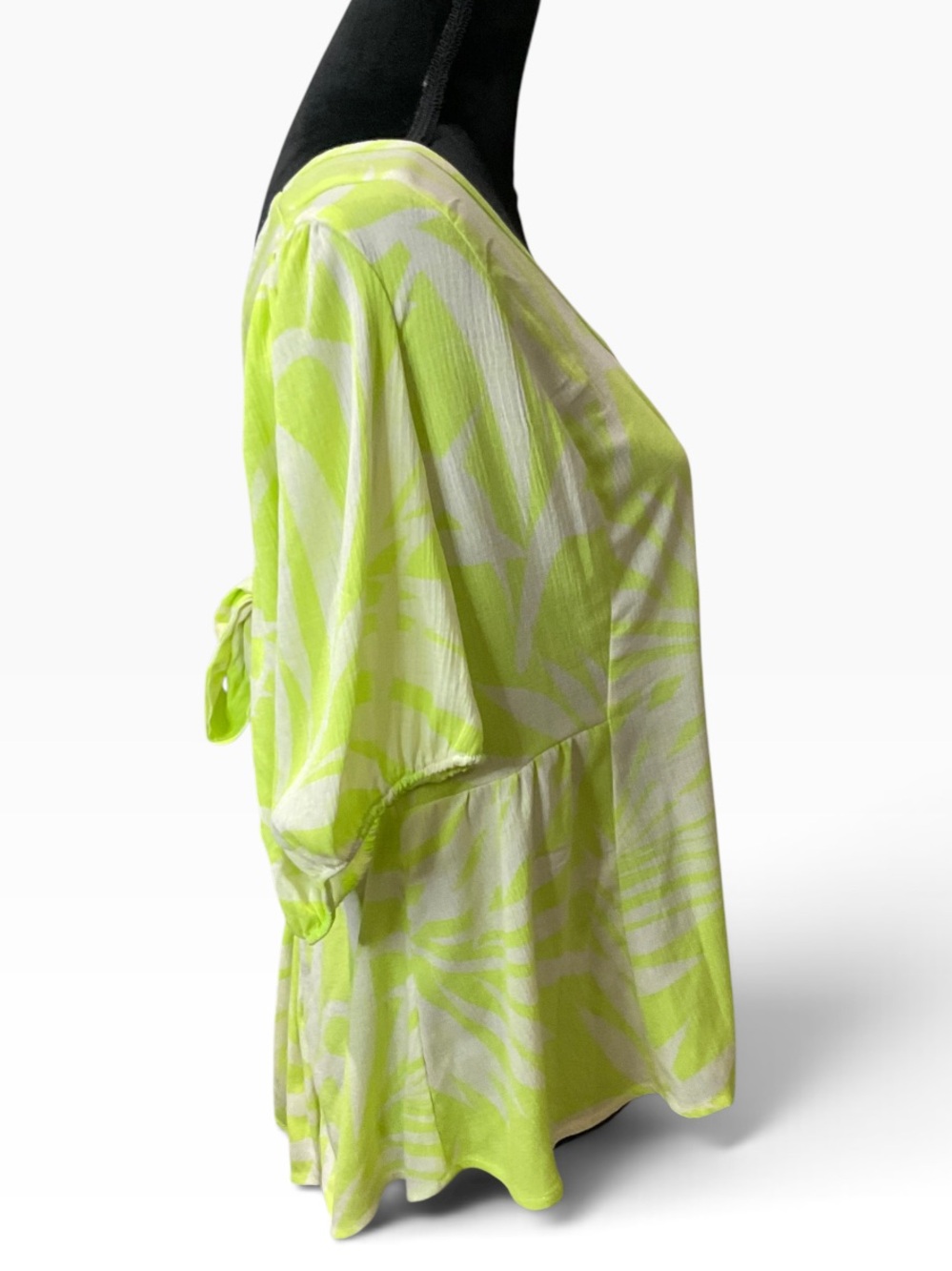 torrid Sharp Lime Green and White Tie Back Puff Sleeve V-Neck Palm Print Size L - Picture 2 of 8